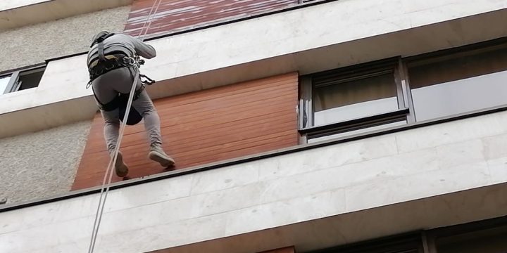 پیچ و رولپلاک سنگ نما در رشت